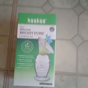 Haakaa Silicone Breast Pump - Green & White